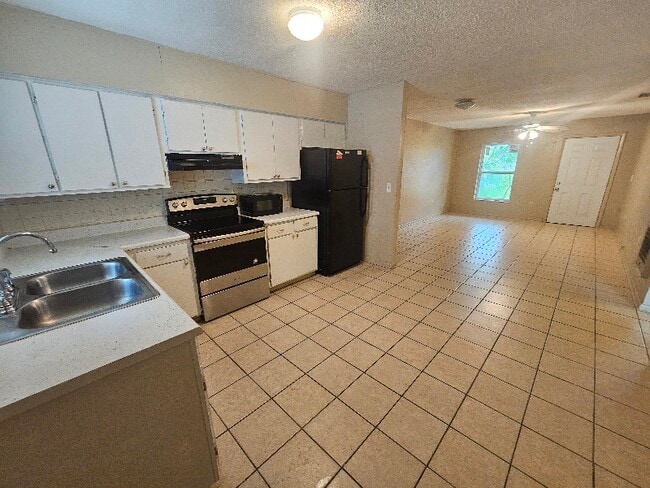 property at 1479 N Melrose Dr