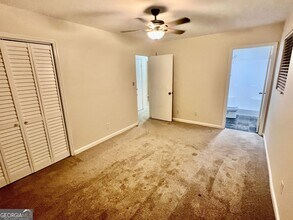 3 Log Ct in Newnan, GA - Building Photo - Building Photo