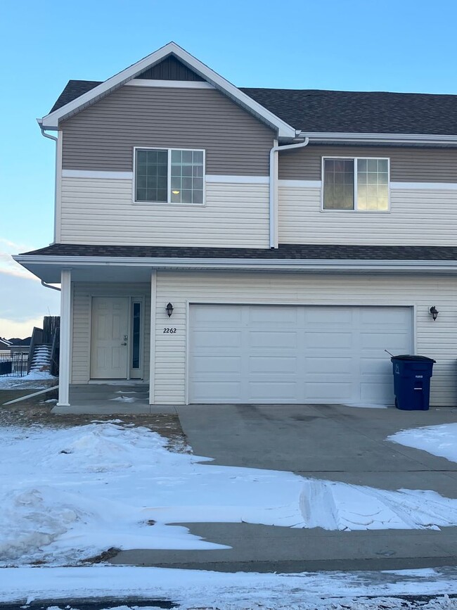 2262 35th St S Cir in Moorhead, MN - Building Photo - Building Photo