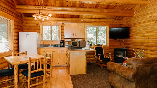 3765 MT Highway 40 W in Columbia Falls, MT - Foto de edificio - Building Photo