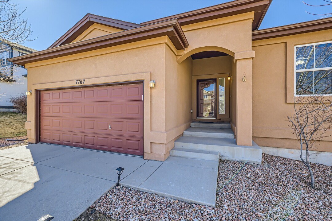 7767 Orange Sunset Dr in Colorado Springs, CO - Building Photo