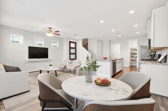 9816 Magnolia Village Ln in Houston, TX - Building Photo - Building Photo