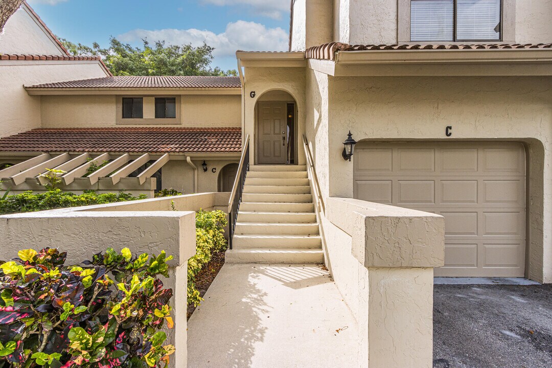 5740 Coach House Cir in Boca Raton, FL - Building Photo