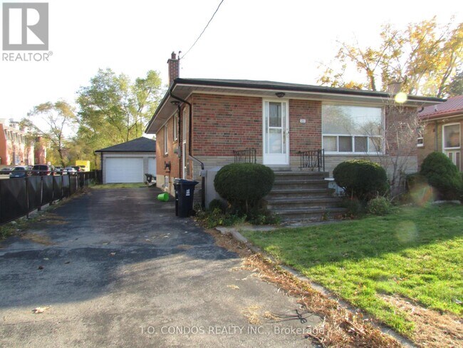 21 Black Creek Blvd in Toronto, ON - Building Photo - Building Photo