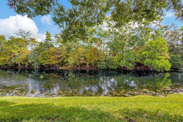 129 Harbor Lake Cir in Greenacres, FL - Building Photo