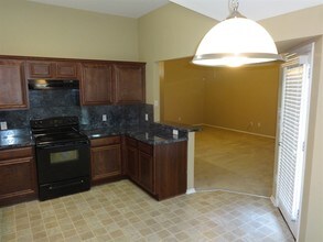 741 Fairview Ave in Seagoville, TX - Foto de edificio - Building Photo