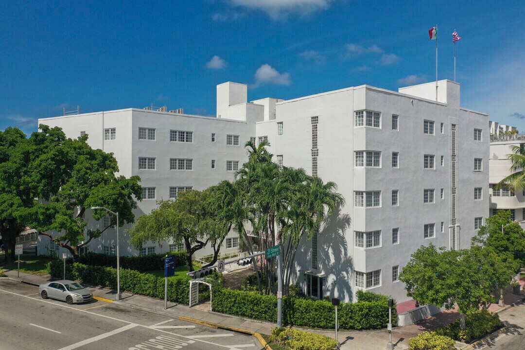 Cynthia Apartments in Miami Beach, FL - Building Photo