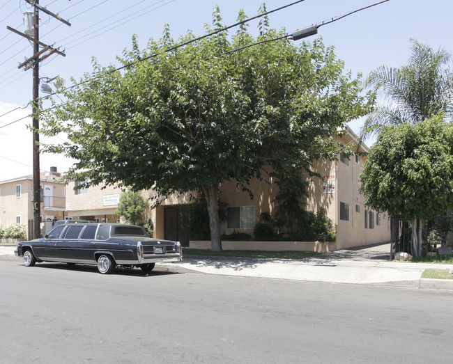 11751 Hart St in North Hollywood, CA - Foto de edificio - Building Photo