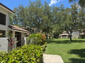 364 Prestwick Cir in Palm Beach Gardens, FL - Building Photo