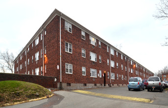 Lamplight Condominiums in East Hartford, CT - Building Photo - Building Photo