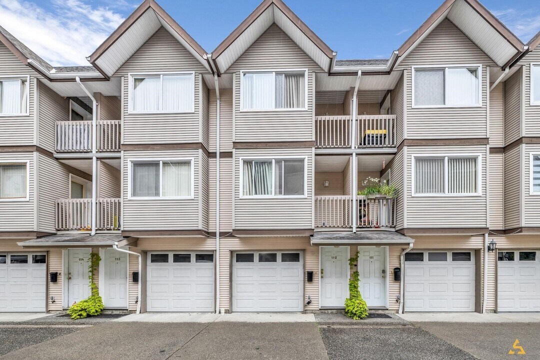 19700-19756 56 Ave in Langley, BC - Building Photo