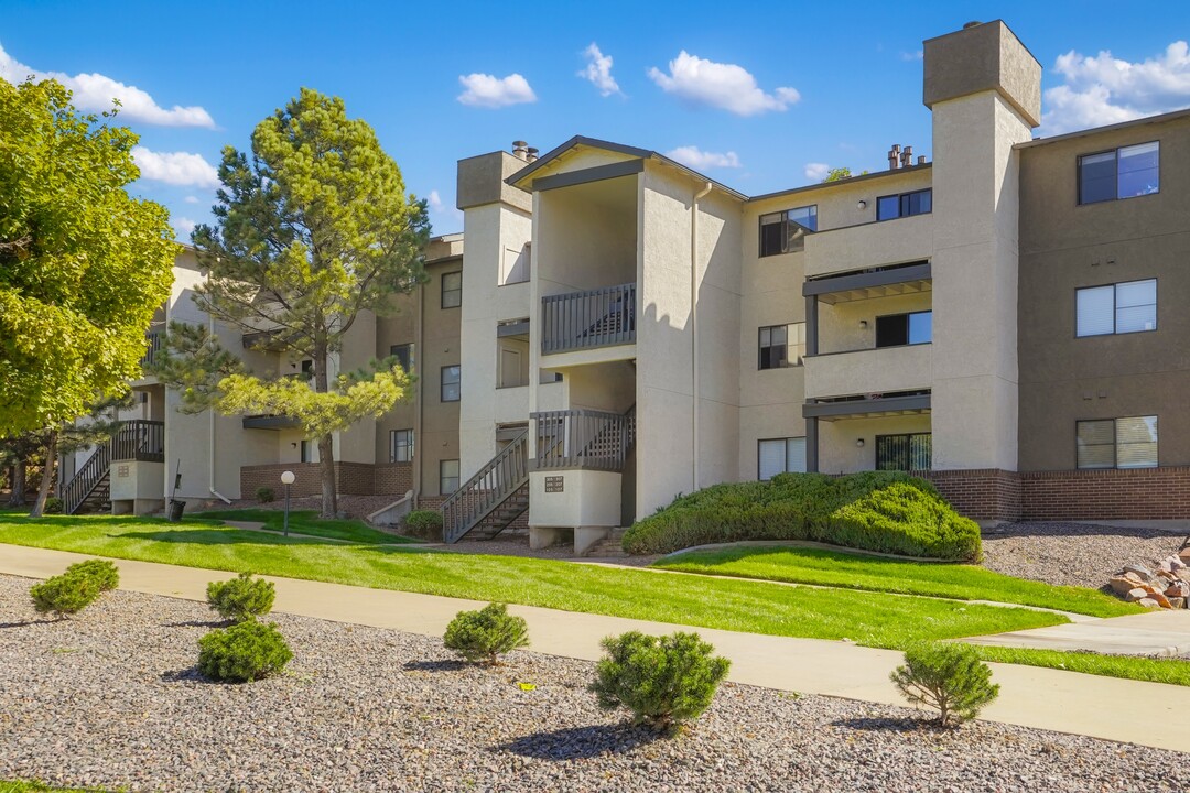 Sofi Belmar in Lakewood, CO - Building Photo