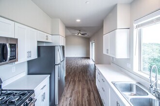Alder Creek Apartments in Paso Robles, CA - Foto de edificio - Building Photo