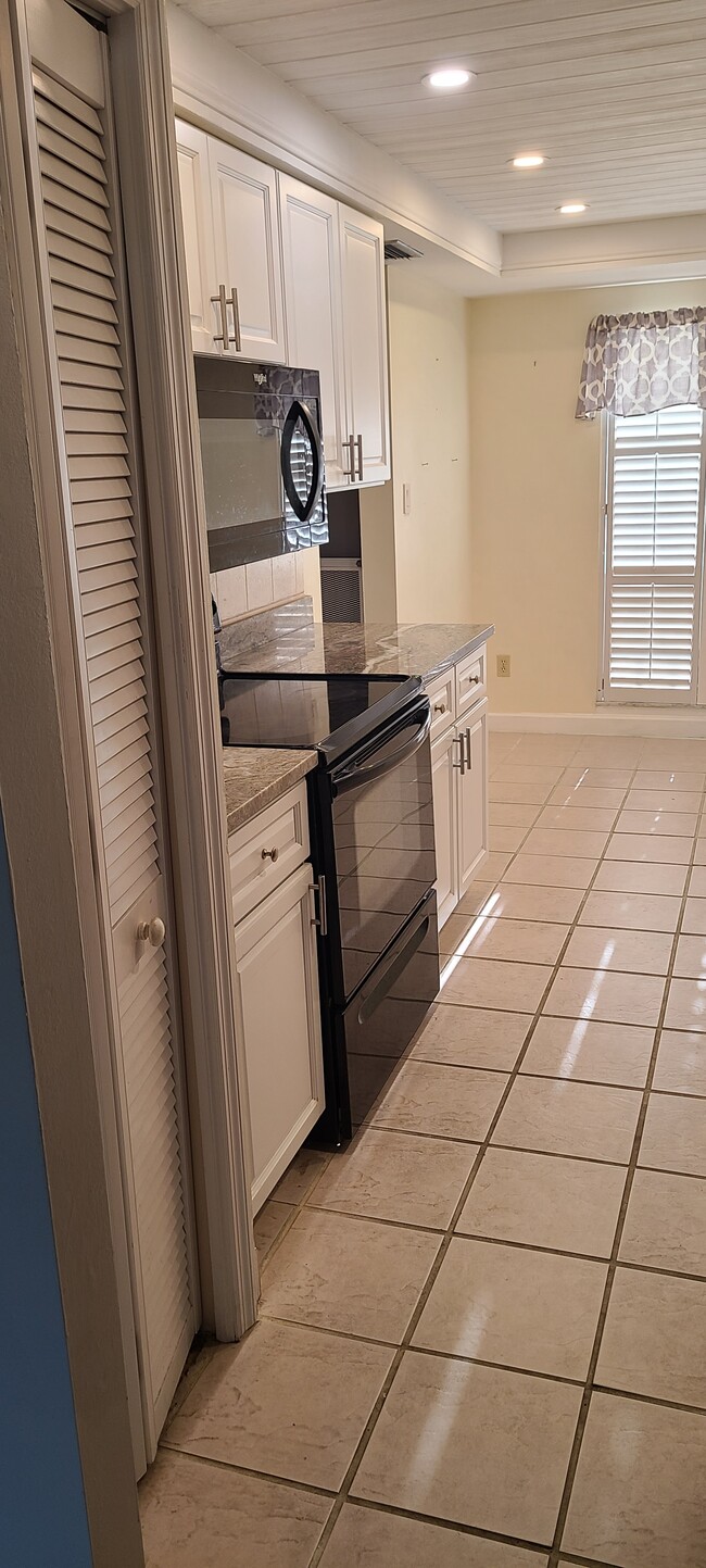 2800 Cove Cay Dr, Unit 6B in Clearwater, FL - Building Photo - Building Photo