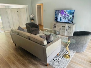 2741 NE 53rd Ct in Lighthouse Point, FL - Foto de edificio - Building Photo