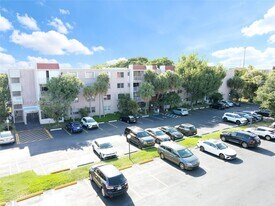 8405 NW 8th St in Miami, FL - Building Photo