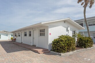 3633 S Atlantic Ave in Daytona Beach Shores, FL - Foto de edificio - Building Photo