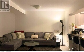 550 Goldenrod Ln in Kitchener, ON - Building Photo - Building Photo