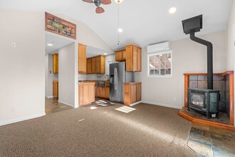 4422 Up Chick St in Placerville, CA - Foto de edificio - Building Photo