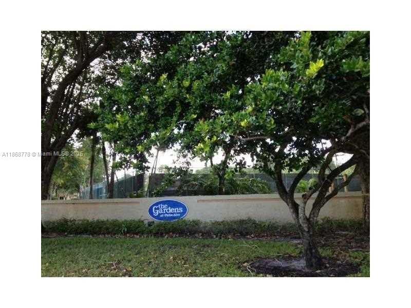 300 Gardens Dr in Pompano Beach, FL - Building Photo