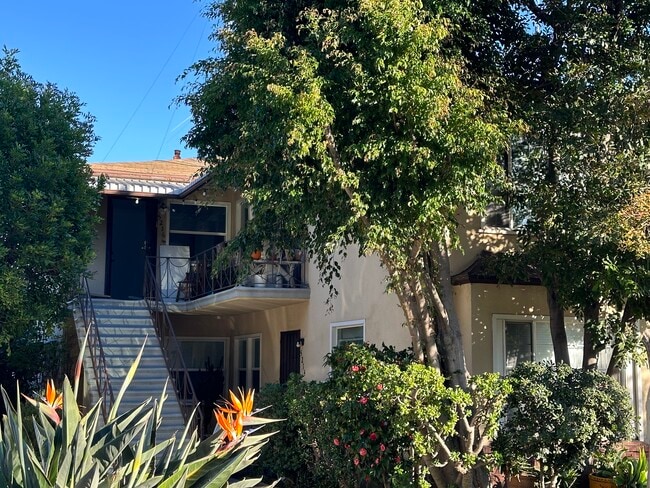 5216 1/2 Agnes Ave, Unit 5216.5