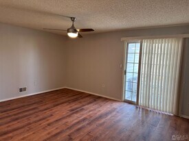 498 Witney Ct in North Brunswick, NJ - Building Photo