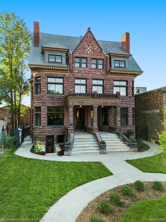 701 W Canfield St in Detroit, MI - Building Photo