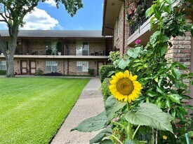 7600 Burgoyne Rd in Houston, TX - Building Photo