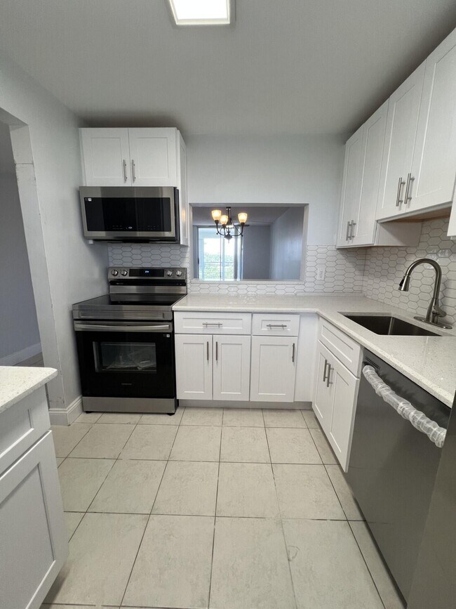 5961 NW 2nd Ave in Boca Raton, FL - Building Photo - Building Photo