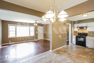 8700 E 87th St in Raytown, MO - Foto de edificio - Building Photo