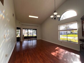 151 Lakepointe Cir in Kissimmee, FL - Building Photo - Building Photo