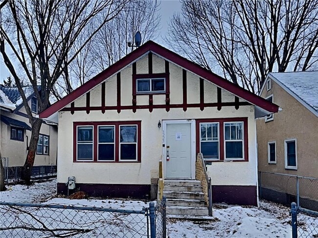 property at 3223 N Aldrich Ave