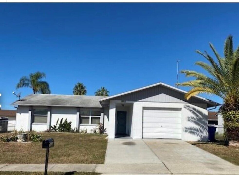 3053 Salton St in Holiday, FL - Building Photo