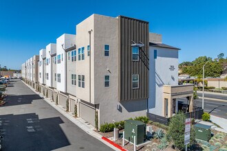 7675 University Ave in La Mesa, CA - Foto de edificio - Building Photo