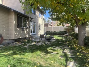 1094 Gravel Hills Dr in Sandy, UT - Building Photo - Building Photo