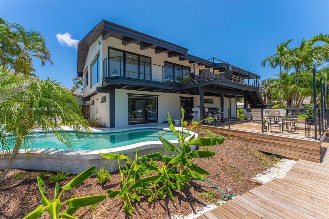 516 NE 6th Ave in Deerfield Beach, FL - Building Photo