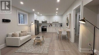 107 Lankin Blvd in Toronto, ON - Building Photo