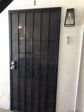 422 Almond Ave in Long Beach, CA - Building Photo - Building Photo