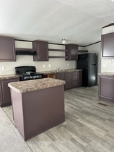 10301 SE 29th St in Midwest City, OK - Foto de edificio - Building Photo