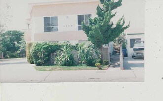 2335 Chariton St in Los Angeles, CA - Building Photo