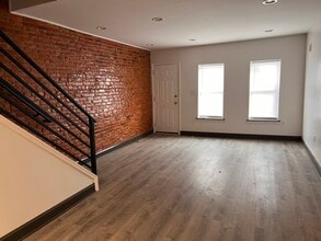 825 E Madison St in Philadelphia, PA - Building Photo - Building Photo