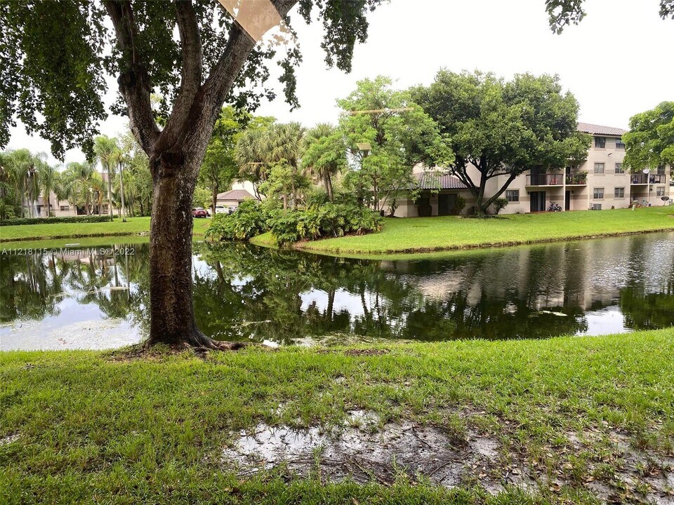 9981 Nob Hill Ct-Unit -9981 in Sunrise, FL - Building Photo