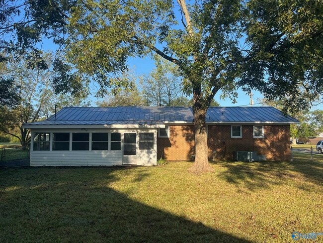 212 Cherry St NW in Hartselle, AL - Building Photo - Building Photo