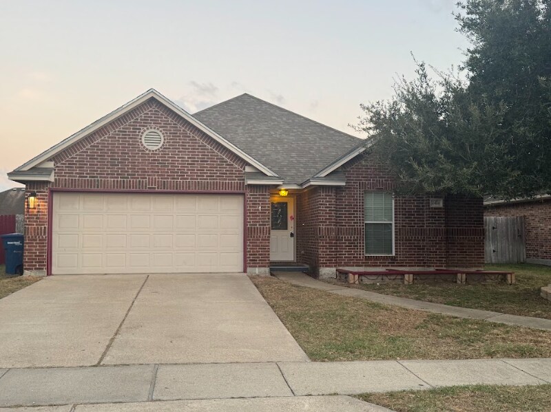 2414 Windblown Dr in Corpus Christi, TX - Building Photo