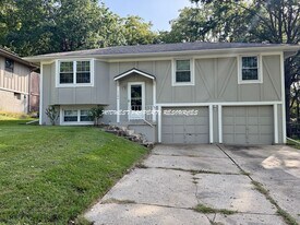 1104 NE 10 St in Blue Springs, MO - Building Photo