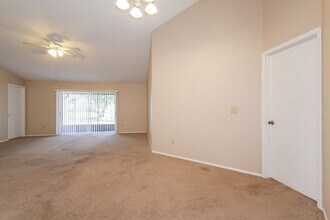 12906 Longcrest Dr in Riverview, FL - Foto de edificio - Building Photo