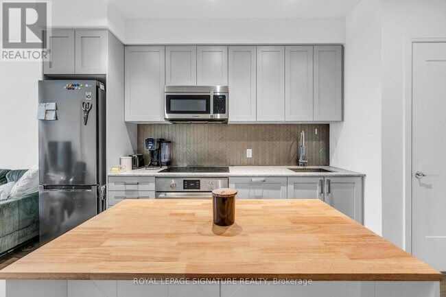 293 The Kingsway in Toronto, ON - Building Photo - Building Photo