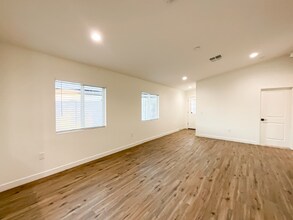 3802 N 23rd Ave in Phoenix, AZ - Foto de edificio - Building Photo