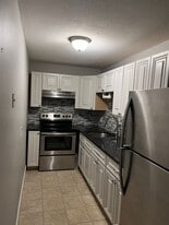 17 Silvestri Cir in Derry, NH - Building Photo