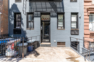 427 E 80th St in New York, NY - Building Photo - Building Photo